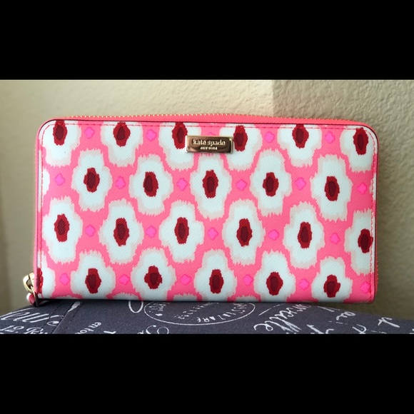 kate spade Handbags - Kate Spade ♠️ Pink/White Zip Wallet